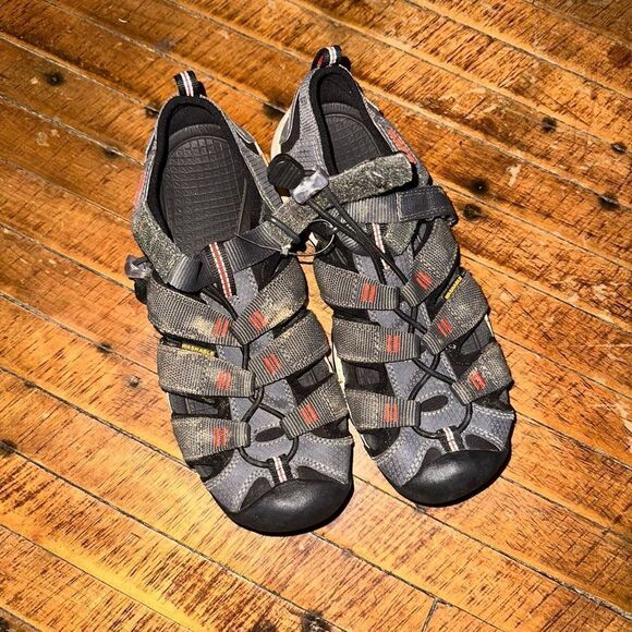 Keen gray & orange sz4 closed toe gorpcore hiking sandals - Picture 1 of 5